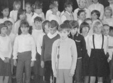 5185.Akademia w Szkole Podstawowej nr 1 w Gostyniu z okazji rocznic powstania Ludowego Wojska Polskiego, Milicji Obywatelskiej i Sluzby Bezpieczenstwa (1984 r.).JPG