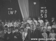 5190.Akademia w Szkole Podstawowej nr 1 w Gostyniu z okazji rocznic powstania Ludowego Wojska Polskiego, Milicji Obywatelskiej i Sluzby Bezpieczenstwa (1984 r.).JPG