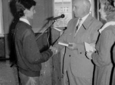 5207.Pozegnanie absolwentow Szkoly Podstawowej nr 4 w Gostyniu (1988 r.).JPG