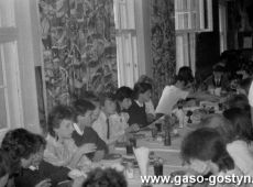 5225.Pozegnanie absolwentow Szkoly Podstawowej nr 4 w Gostyniu (1988 r.).JPG