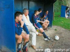 5235.III Runda Pucharu Polski w Pilce Noznej, mecz Wielkopolanka Szelejewo-Zjednoczeni Pudliszki 3-0 (Szelejewo, 11 pazdziernika 2006 r.), gracze rezerwowi i trener Wielkopolanki Jan Wabinski