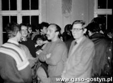 5235.Spotkanie z Tadeuszem Karolczakiem - taternikiem, alpinista, wspinaczem skalkowym i himalaista (aula Liceum Ogolnoksztalcacego w Gostyniu, 1986 r.).JPG
