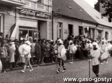 5245. Rynek w Gostyniu - pochod wiekow z okazji 1000-lecia Panstwa Polskiego (1966 r.)