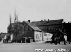 5290.Boisko w Szkole Podstawowej nr 1 w Gostyniu (1981 r.).JPG