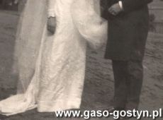5302.Slub Wandy Potworowskiej (corki Gustawa i Franciszki z Kurnatowskich)  z Mieczyslawem Chlapowskim (Gola, 5 wrzesnia 1911 roku), zdjecie wykonano w parku przy palacu