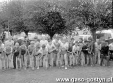 5308.Rynek w Gostyniu - biegi szkolne zorganizowane z okazji Dnia Zwyciestwa (1984 r.).JPG