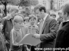 5312.Rynek w Gostyniu - biegi szkolne zorganizowane z okazji Dnia Zwyciestwa (1984 r.).JPG