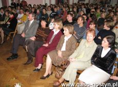 5318.Dzien Nauczyciela w Liceum Ogolnoksztalcacym w Gostyniu (2005 r.)
