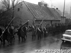 5320. Pogrzeb Mariana Weclewicza (powstanca wlkp., uczestnika wojny polsko-bolszewickiej, podpulkownika Wojska Polskiego, adwokata, kawalera Orderu Virtuti Militari) - Gostyn, 1986 r.