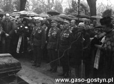 5327. Pogrzeb Mariana Weclewicza (powstanca wlkp., uczestnika wojny polsko-bolszewickiej, podpulkownika Wojska Polskiego, adwokata, kawalera Orderu Virtuti Militari) - Gostyn, 1986 r.