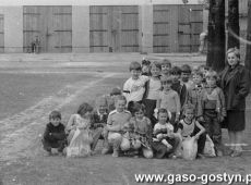 5335.Szkolny festyn sportowo-rekreacyjny na stadionie Osrodka Sportu i Rekreacji w Gostyniu (1987 r.).JPG