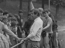 5337.Szkolny festyn sportowo-rekreacyjny na stadionie Osrodka Sportu i Rekreacji w Gostyniu (1987 r.).JPG