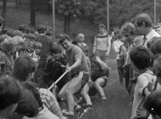 5338.Szkolny festyn sportowo-rekreacyjny na stadionie Osrodka Sportu i Rekreacji w Gostyniu (1987 r.).JPG