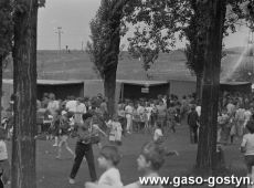 5343.Szkolny festyn sportowo-rekreacyjny na stadionie Osrodka Sportu i Rekreacji w Gostyniu (1987 r.).JPG