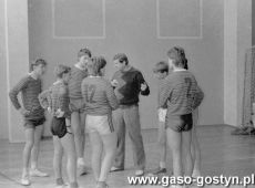5346.Turniej pilki siatkowej dziewczat i chlopcow szkol podstawowych o puchar burmistrza Gostynia (hala SP 2, 1991 r.).JPG