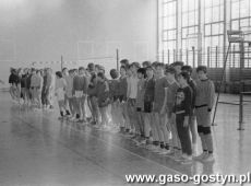 5348.Turniej pilki siatkowej dziewczat i chlopcow szkol podstawowych o puchar burmistrza Gostynia (hala SP 2, 1991 r.).JPG