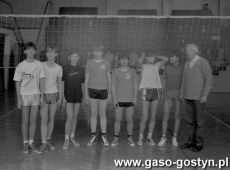5349.Turniej pilki siatkowej dziewczat i chlopcow szkol podstawowych o puchar burmistrza Gostynia (hala SP 2, 1991 r.).JPG