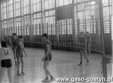 5350.Turniej pilki siatkowej dziewczat i chlopcow szkol podstawowych o puchar burmistrza Gostynia (hala SP 2, 1991 r.).JPG