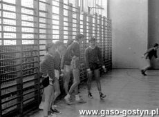 5355.Turniej pilki siatkowej dziewczat i chlopcow szkol podstawowych o puchar burmistrza Gostynia (hala SP 2, 1991 r.).JPG