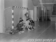5361.Turniej pilki siatkowej dziewczat i chlopcow szkol podstawowych o puchar burmistrza Gostynia (hala SP 2, 1991 r.).JPG