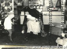 5405.Klub Rolnika w Kunowie - spotkanie gwiazdkowe dla dzieci zorganizowane przez Kolo Gospodyn Wiejskich (1975 r.)