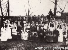 5409.Pamiatkowe zdjecie po przedstawieniu Jaselek Bozonarodzeniowych odegranych 1 lutego 1920 roku w Strzelcach Wielkich