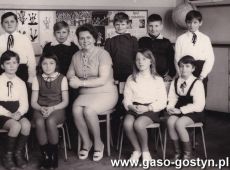 5413.Uczniowie klasy IV Szkoly Podstawowej w Dusinie (1971 r.)