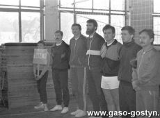 5415.Reprezentacja nauczycieli z Gostynia na turnieju pilki siatkowej w Krzeszowie (1990 r.).JPG