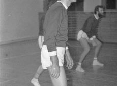 5424.Reprezentacja nauczycieli z Gostynia na turnieju pilki siatkowej w Krzeszowie (1990 r.).JPG