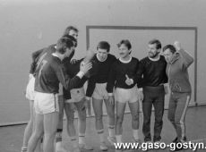 5425.Reprezentacja nauczycieli z Gostynia na turnieju pilki siatkowej w Krzeszowie (1990 r.).JPG