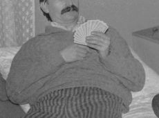 5432.Reprezentacja nauczycieli z Gostynia na turnieju pilki siatkowej w Krzeszowie (1990 r.) - relaks po pierwszym dniu turnieju.JPG