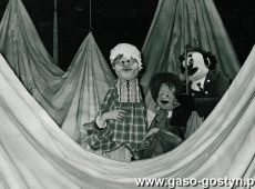 5433. Czerwony Kapturek - teatrzyk dla dzieci w gostynskim Hutniku (24 pazdziernika 1983 r.)