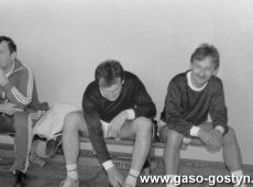 5435.Reprezentacja nauczycieli z Gostynia na turnieju pilki siatkowej w Krzeszowie (1990 r.).JPG