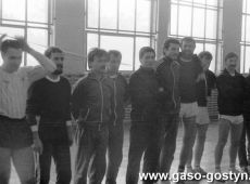 5440.Reprezentacja nauczycieli z Gostynia na turnieju pilki siatkowej w Krzeszowie (1990 r.).JPG