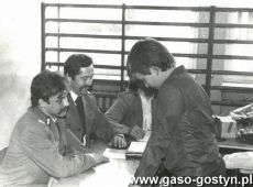 5440.Szkola Podstawowa w Bodzewie - spotkanie z funkcjonariuszami posterunkow Milicji Obywatelskiej z Gostynia i Piaskow z okazji Dnia Milicjanta (7 pazdziernika 1988 r.)