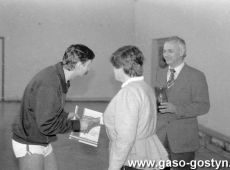 5441.Reprezentacja nauczycieli z Gostynia na turnieju pilki siatkowej w Krzeszowie (1990 r.).JPG