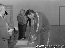5443.Reprezentacja nauczycieli z Gostynia na turnieju pilki siatkowej w Krzeszowie (1990 r.).JPG