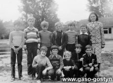 5445.Uczniowie Szkoly Podstawowej nr 1 w Gostyniu (1985 r.).JPG