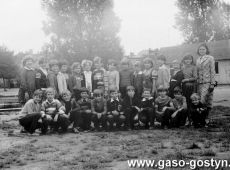 5446.Uczniowie Szkoly Podstawowej nr 1 w Gostyniu (1985 r.).JPG