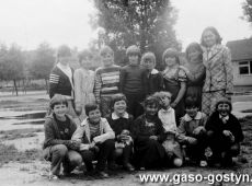 5447.Uczennice Szkoly Podstawowej nr 1 w Gostyniu (1985 r.).JPG