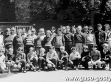 5448.Uczniowie Szkoly Podstawowej nr 1 w Gostyniu (1985 r.).JPG