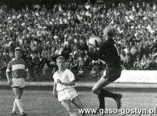 545.Czeslaw Wojciechowski w ataku na bramke gosci w meczu Olimpii Poznan z Victoria Jaworzno (1968 r.)