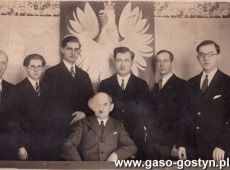 5452. Franciszek Meczarski (1877-1961) - burmistrz Krobi (siedzi w srodku) wraz z urzednikami - zdjecie z 1938 roku