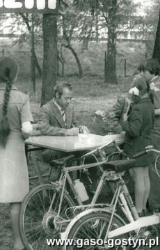 5457. Swieto Ksiazki - park przy Domu Kultury przy ul.Strzeleckiej w Gostyniu (7 maja 1978 r.)