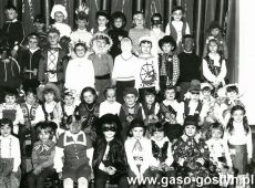 5486.Bal maskowy w Szkole Podstawowej w Szelejewie - uczniowe klas pierwszych (1982 r.)