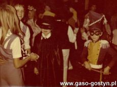 5523.Bal przebierancow z okazji Dnia Ucznia w Szkole Podstawowej w Szelejewie (1978 r.)