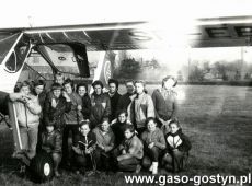 5548. Centralna Szkola Szybowcowa w Lesznie - wycieczka uczniow ze Szkoly Podstawowej w Szelejewie (1986 r.)