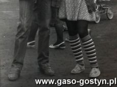 5605. Dni Gostynia - klucze do bram miasta w rekach mlodziezy z gostynskiego Liceum Ogolnoksztalcacego (12 czerwca 1988 r.)