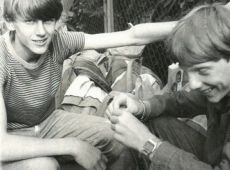 5626.Uczniowie ze Szkoly Podstawowej w Bodzewie na obozie wedrownym w Kotlinie Klodzkiej (1987 r.)