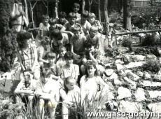 5631.Uczniowie ze Szkoly Podstawowej w Bodzewie na obozie wedrownym w Kotlinie Klodzkiej (1987 r.)